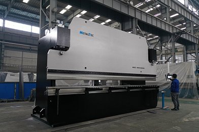 Фото 41 - MetalTec HBC 800/6000 листогибочные гидравлические прессы с ЧПУ большого тоннажа.