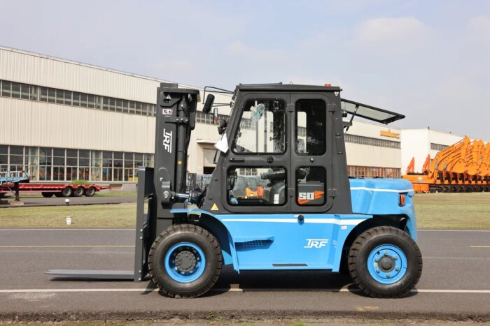 Фото 2 - Вилочный погрузчик TRF D50-3M.